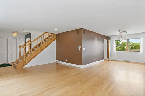 2019 East Avon Lane Arlington Heights IL 60004