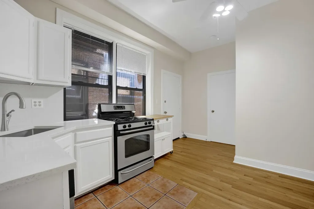 616 South Loomis Street Chicago IL 60607