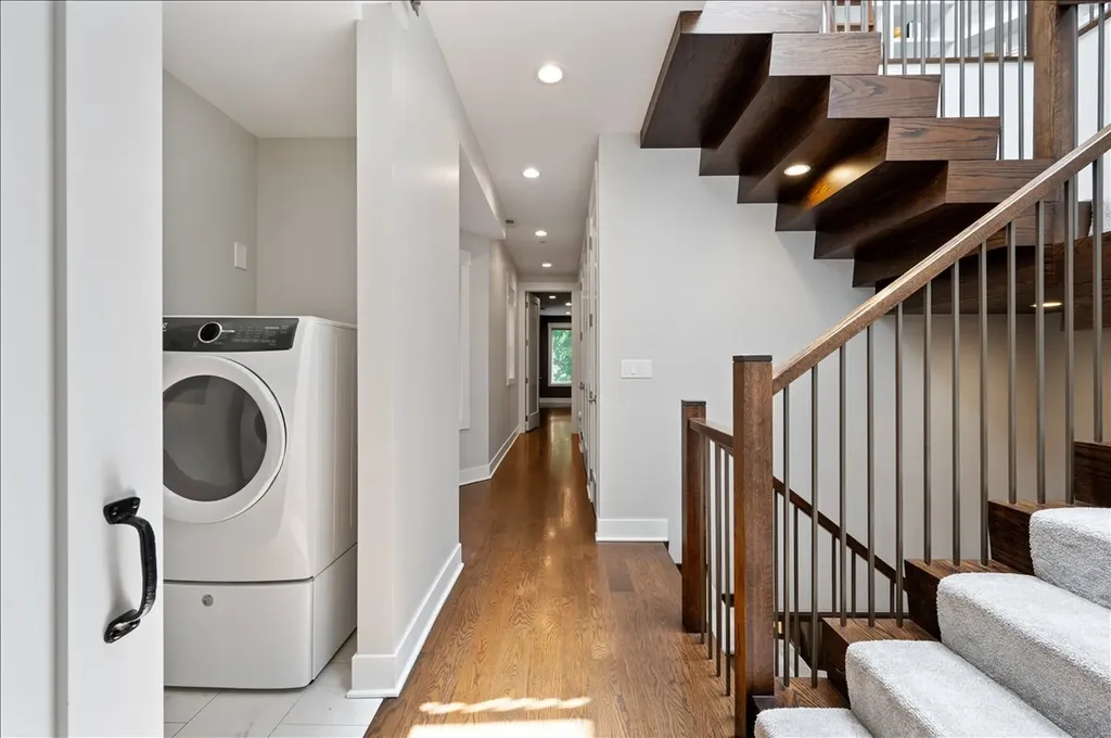 2901 North Burling Street Chicago IL 60657