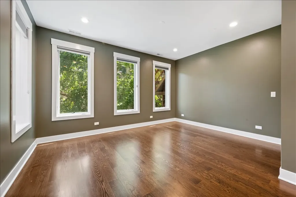 2901 North Burling Street Chicago IL 60657