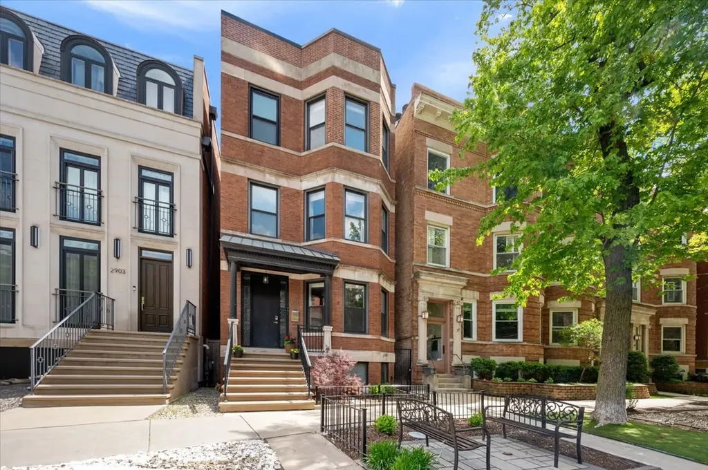 2901 North Burling Street Chicago IL 60657