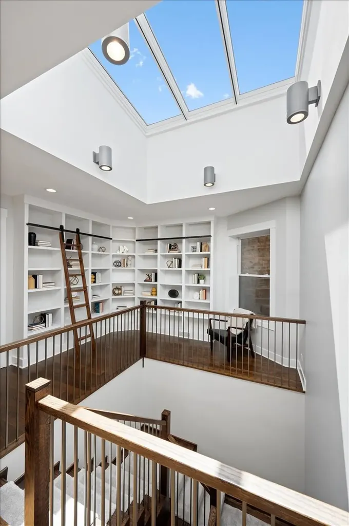 2901 North Burling Street Chicago IL 60657