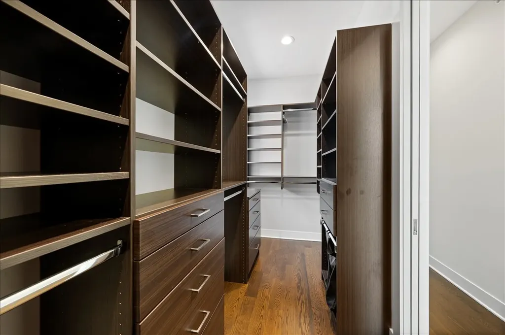 2901 North Burling Street Chicago IL 60657