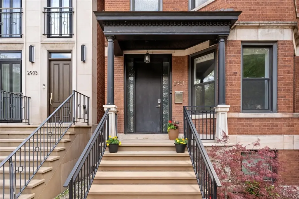 2901 North Burling Street Chicago IL 60657