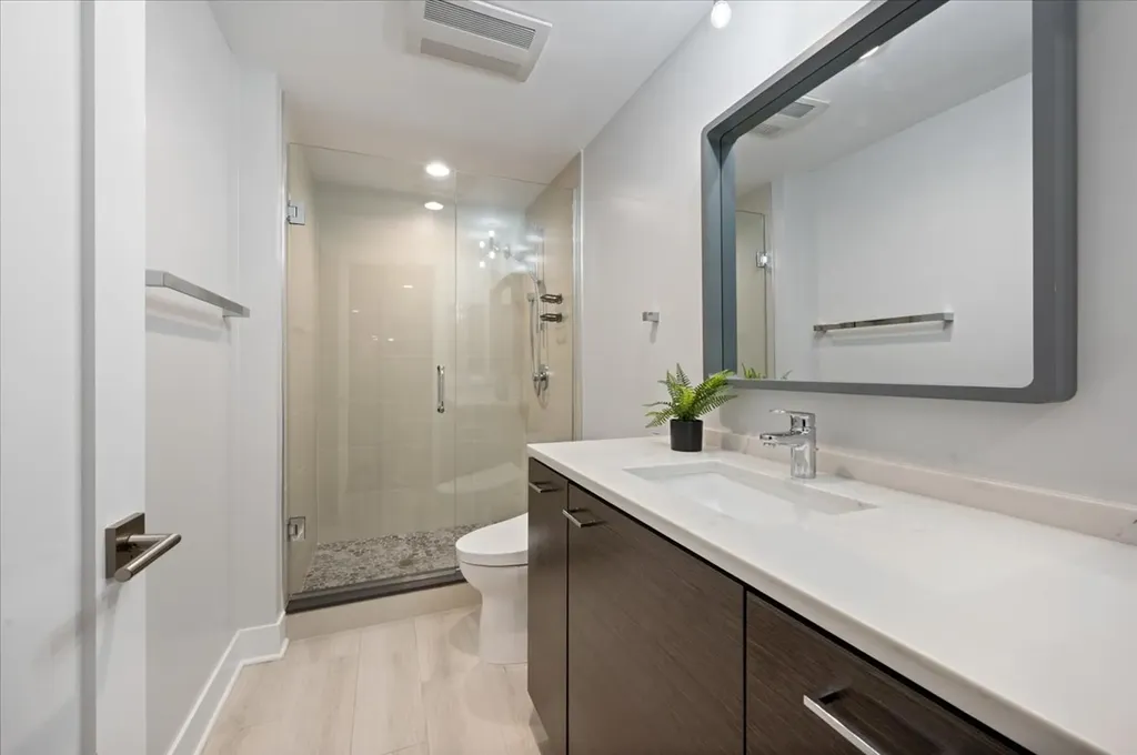2901 North Burling Street Chicago IL 60657