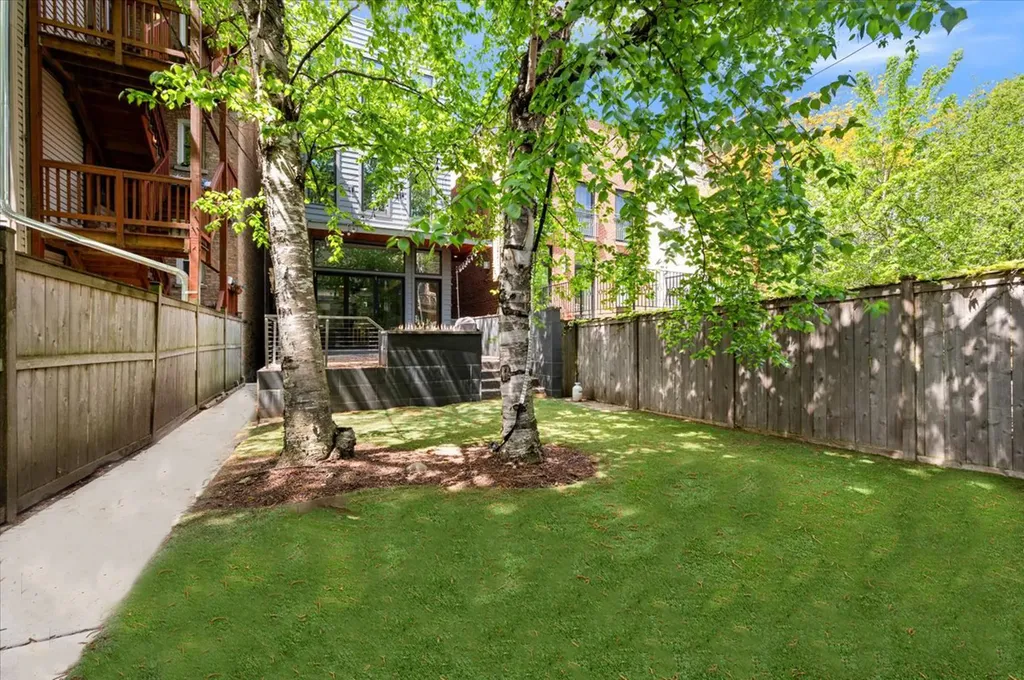 2901 North Burling Street Chicago IL 60657