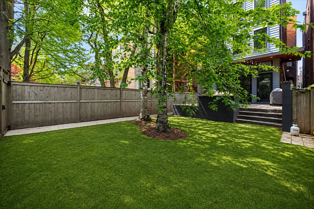 2901 North Burling Street Chicago IL 60657