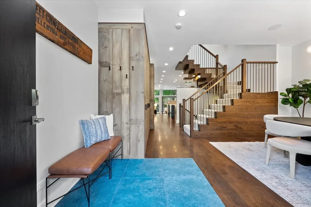 2901 North Burling Street Chicago IL 60657