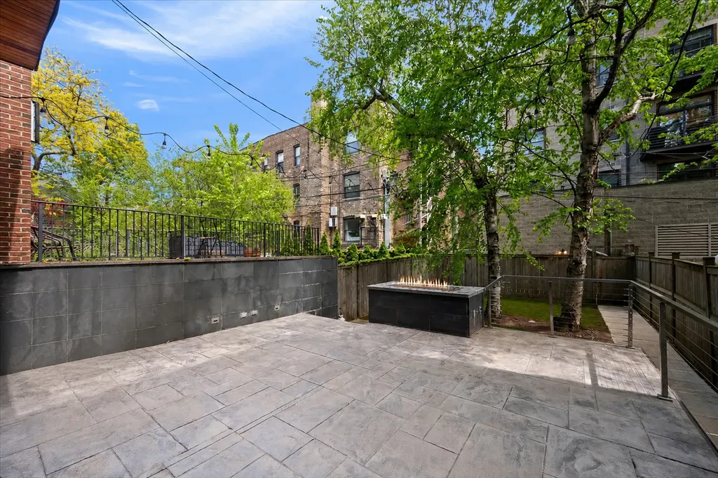 2901 North Burling Street Chicago IL 60657