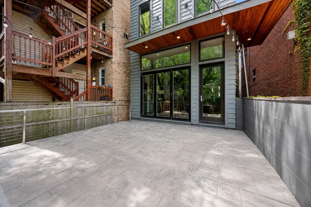 2901 North Burling Street Chicago IL 60657