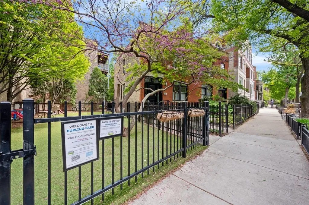 2901 North Burling Street Chicago IL 60657