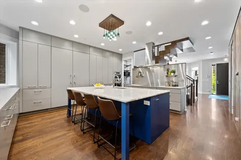 2901 North Burling Street Chicago IL 60657