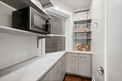 2901 North Burling Street Chicago IL 60657