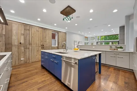 2901 North Burling Street Chicago IL 60657
