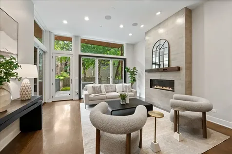 2901 North Burling Street Chicago IL 60657