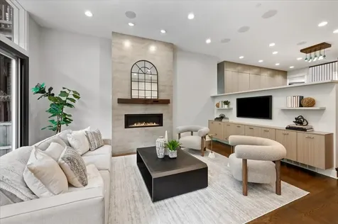 2901 North Burling Street Chicago IL 60657