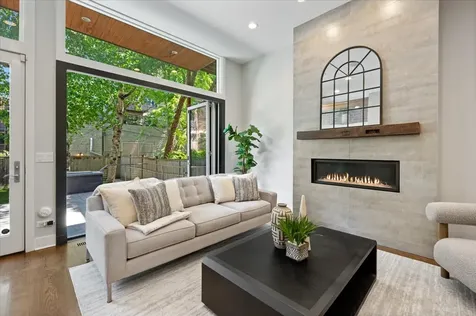 2901 North Burling Street Chicago IL 60657