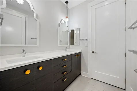 2901 North Burling Street Chicago IL 60657