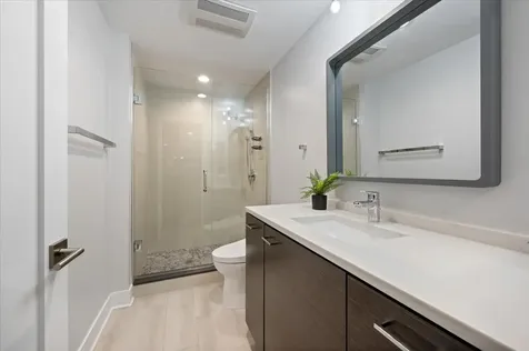 2901 North Burling Street Chicago IL 60657