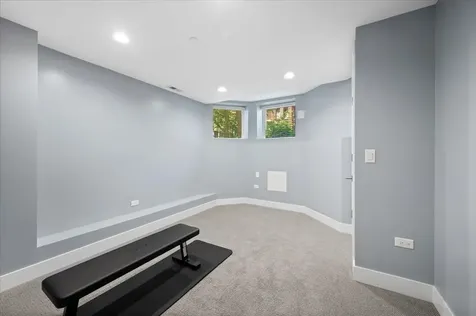 2901 North Burling Street Chicago IL 60657