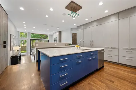2901 North Burling Street Chicago IL 60657