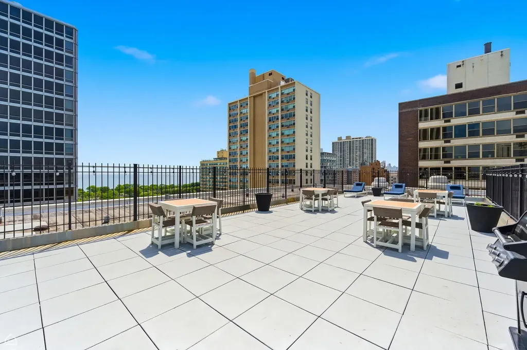 3033 North Sheridan Road Chicago IL 60657