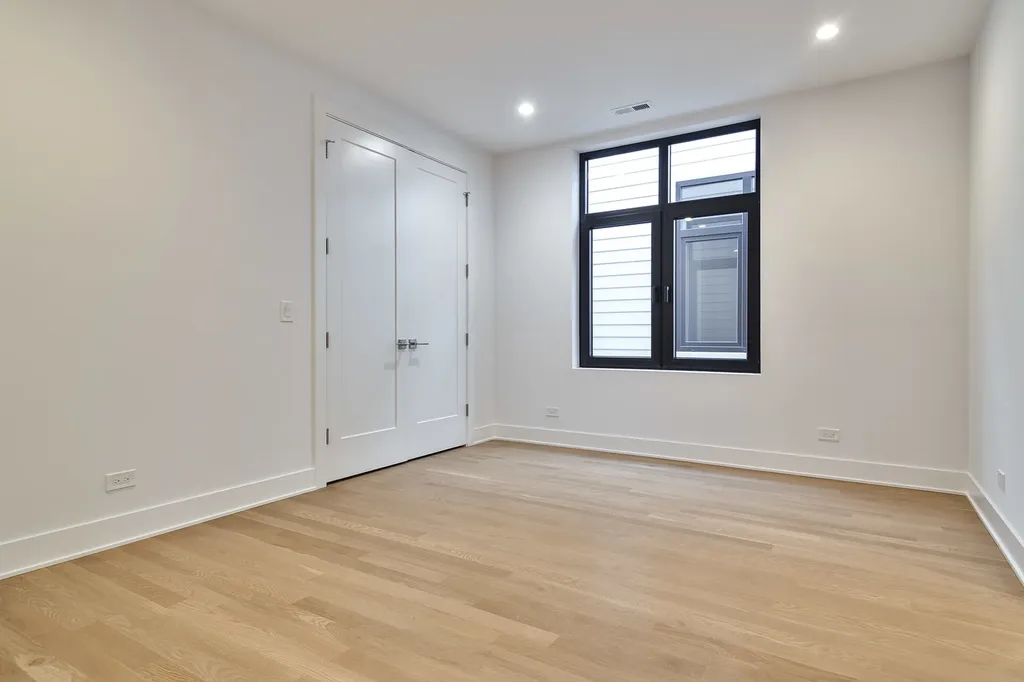 1418 West Warner Avenue Chicago IL 60613