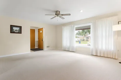 5024 Harnew Road S Oak Lawn IL 60453
