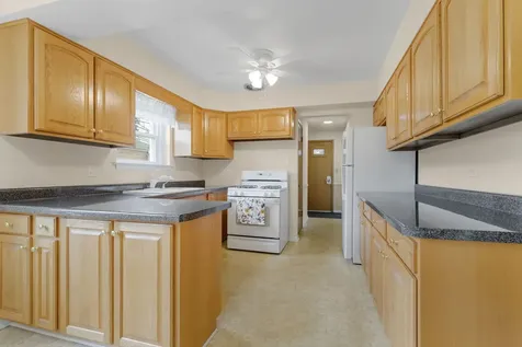 5024 Harnew Road S Oak Lawn IL 60453