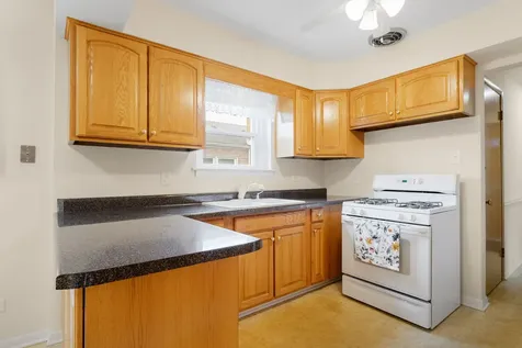 5024 Harnew Road S Oak Lawn IL 60453
