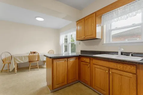 5024 Harnew Road S Oak Lawn IL 60453