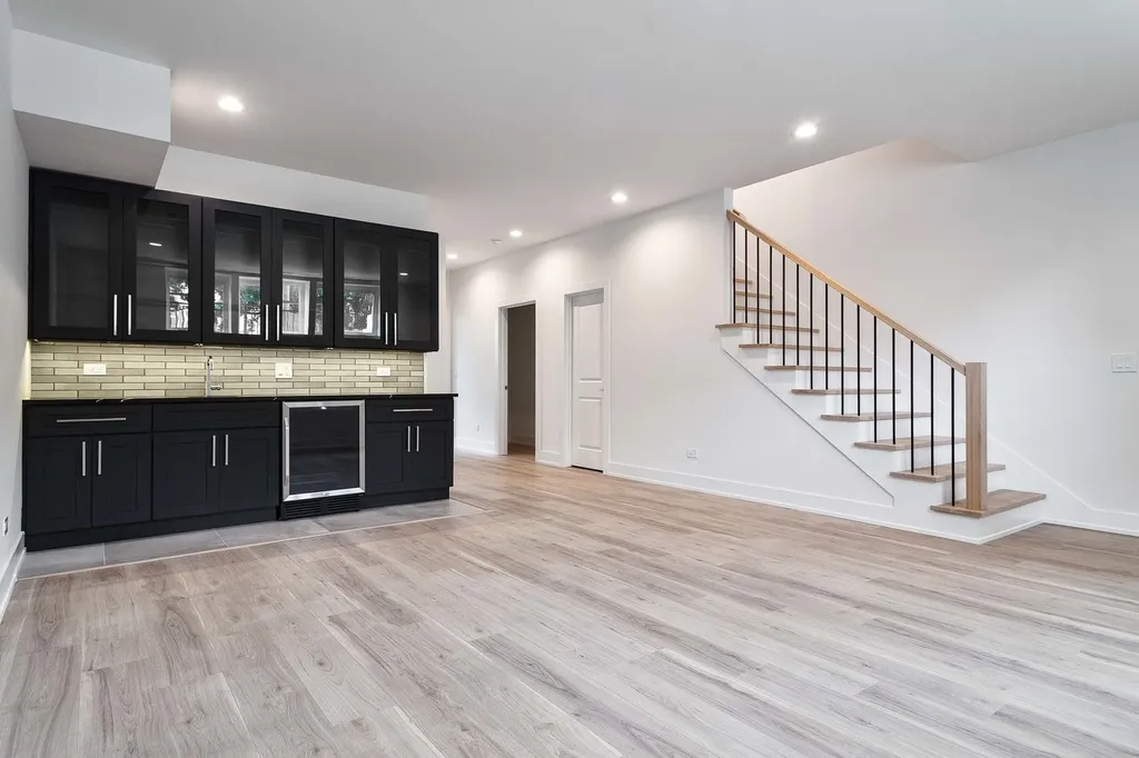 3516 North Central Avenue Chicago IL 60634