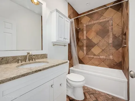 4512 Washington Street Downers Grove IL 60515