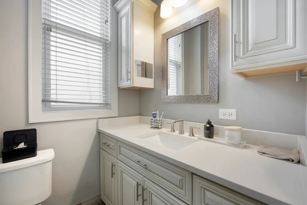 1446 West Lexington Street Chicago IL 60607