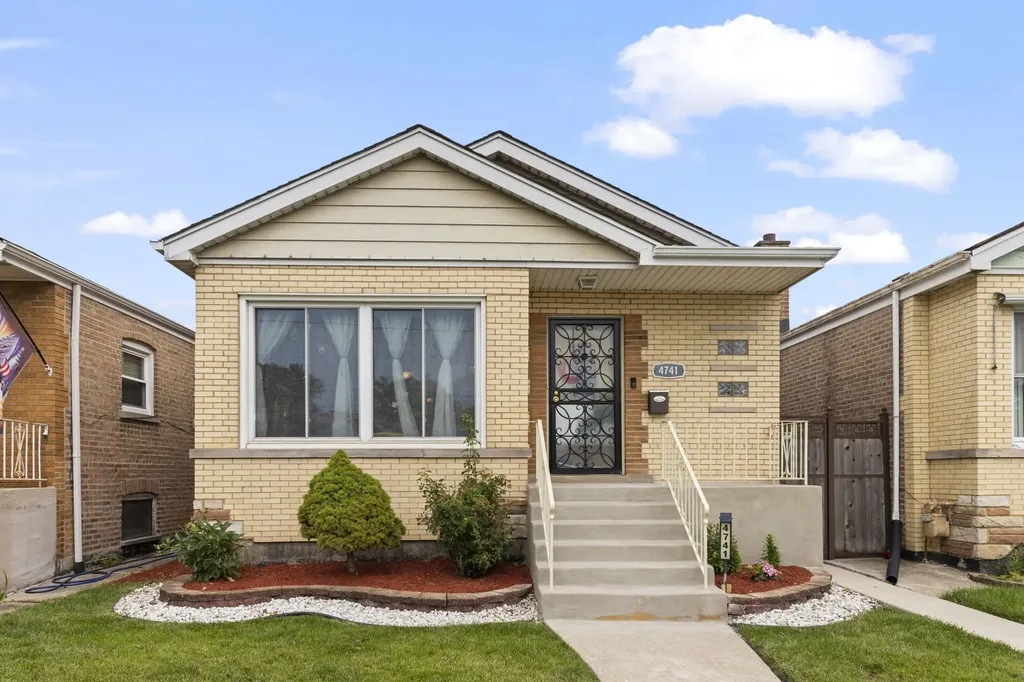 4741 South Lamon Avenue Chicago IL 60638