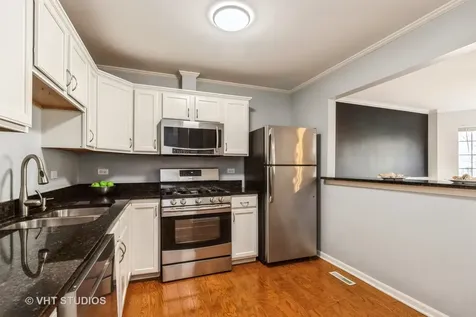 255 West Treehouse Lane W Round Lake IL 60073