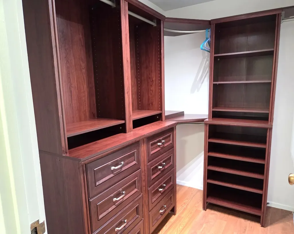 4343 North Clarendon Street Chicago IL 60613