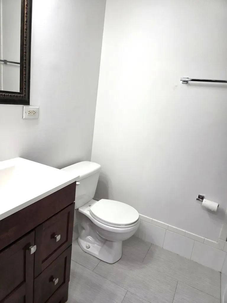 4343 North Clarendon Street Chicago IL 60613
