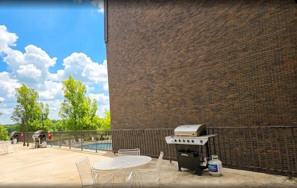 4343 North Clarendon Street Chicago IL 60613