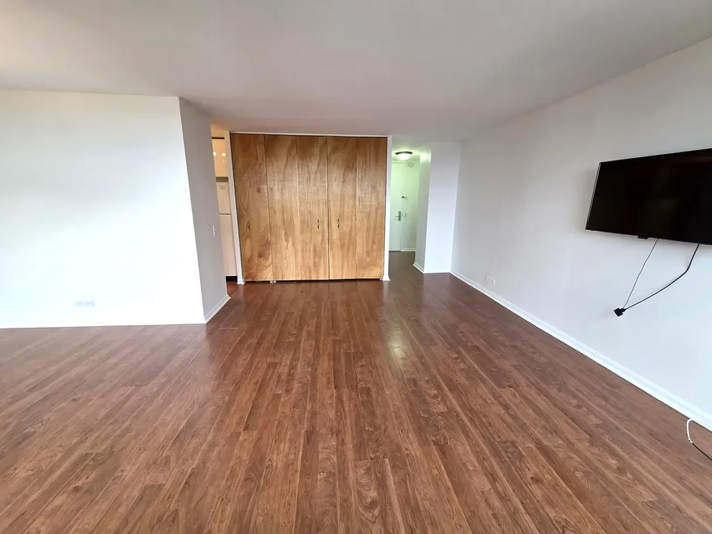 4343 North Clarendon Street Chicago IL 60613