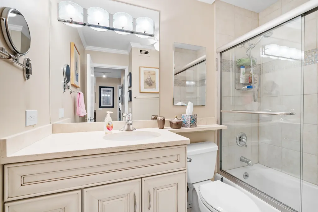 1555 North Sandburg Terrace Chicago IL 60610
