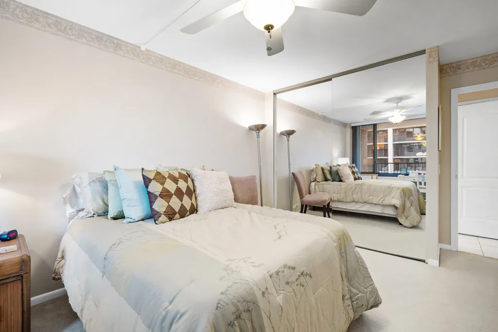1555 North Sandburg Terrace Chicago IL 60610
