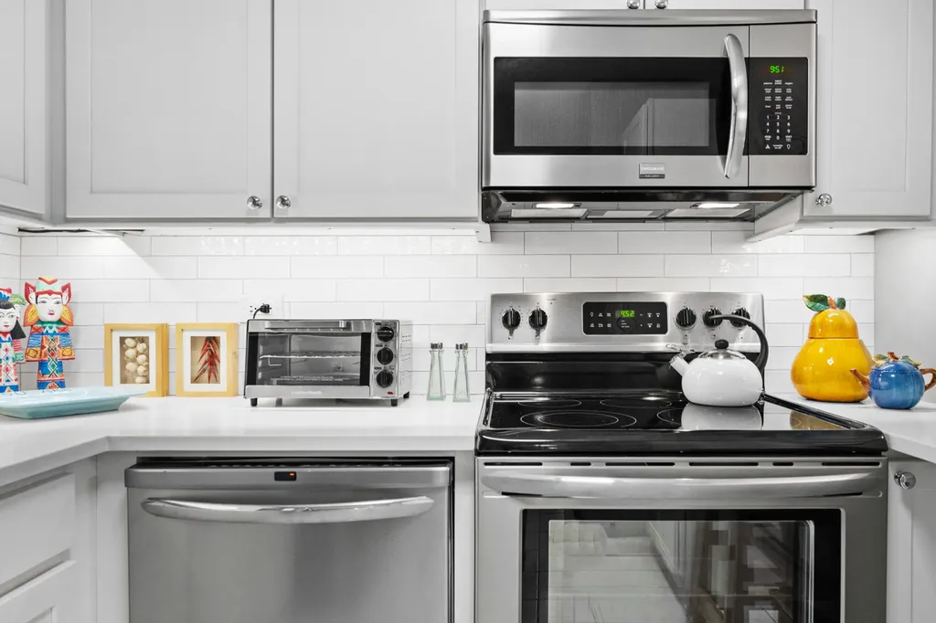 1555 North Sandburg Terrace Chicago IL 60610
