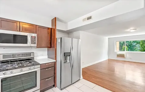 1610 West Jarvis Avenue Chicago IL 60626