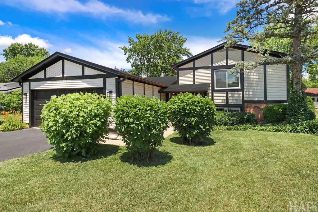 166 East Cunningham Drive Palatine IL 60067