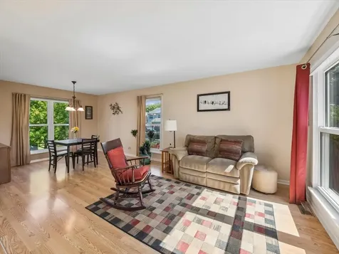 317 West Harvard Circle South Elgin IL 60177