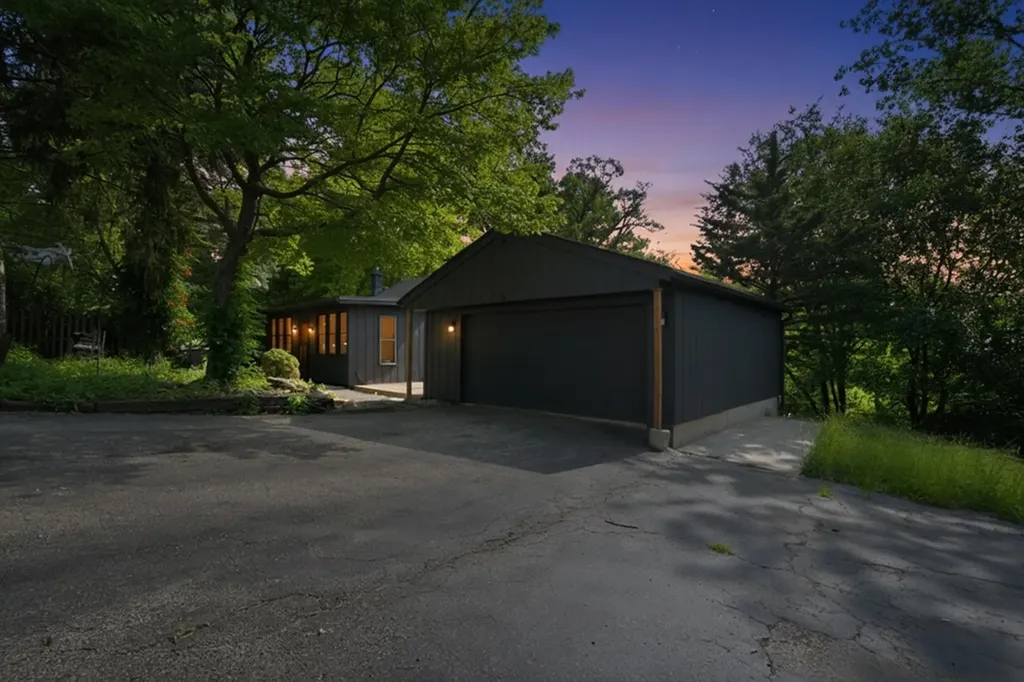 306 North Cresthill Avenue Mchenry IL 60051