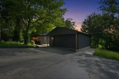 306 North Cresthill Avenue Mchenry IL 60051