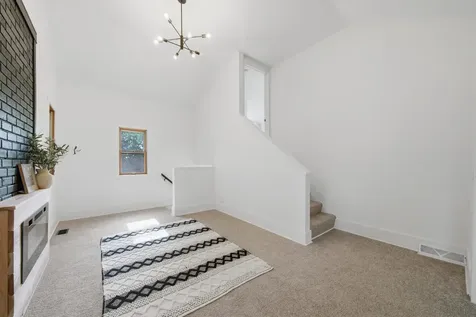 306 North Cresthill Avenue Mchenry IL 60051