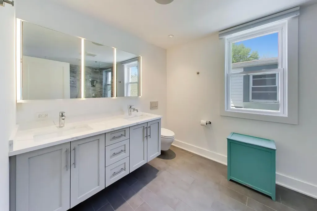 5241 West Dakin Street Chicago IL 60641